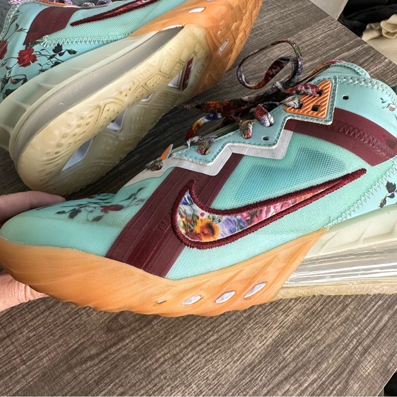 Nike Lebron 18 Low x Mimi Plange 'Daughters' Blue Floral Men’s 9.5 Womens 11 - Picture 4 of 14